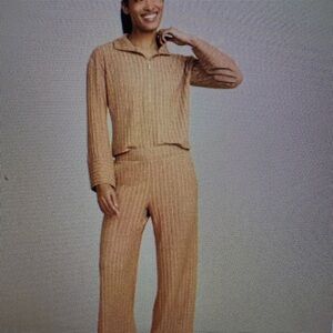 Comfy Women's quarter zip top